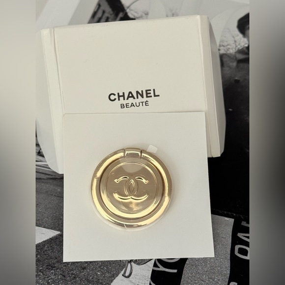 CHANEL Accessories - CHANEL Beauty Beaute Gold Phone Finger Ring Holder